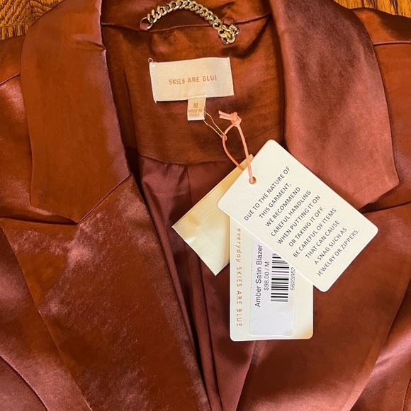NWT- Skies are Blue Amber Satin Blazer Size- Medium - Picture 3 of 9